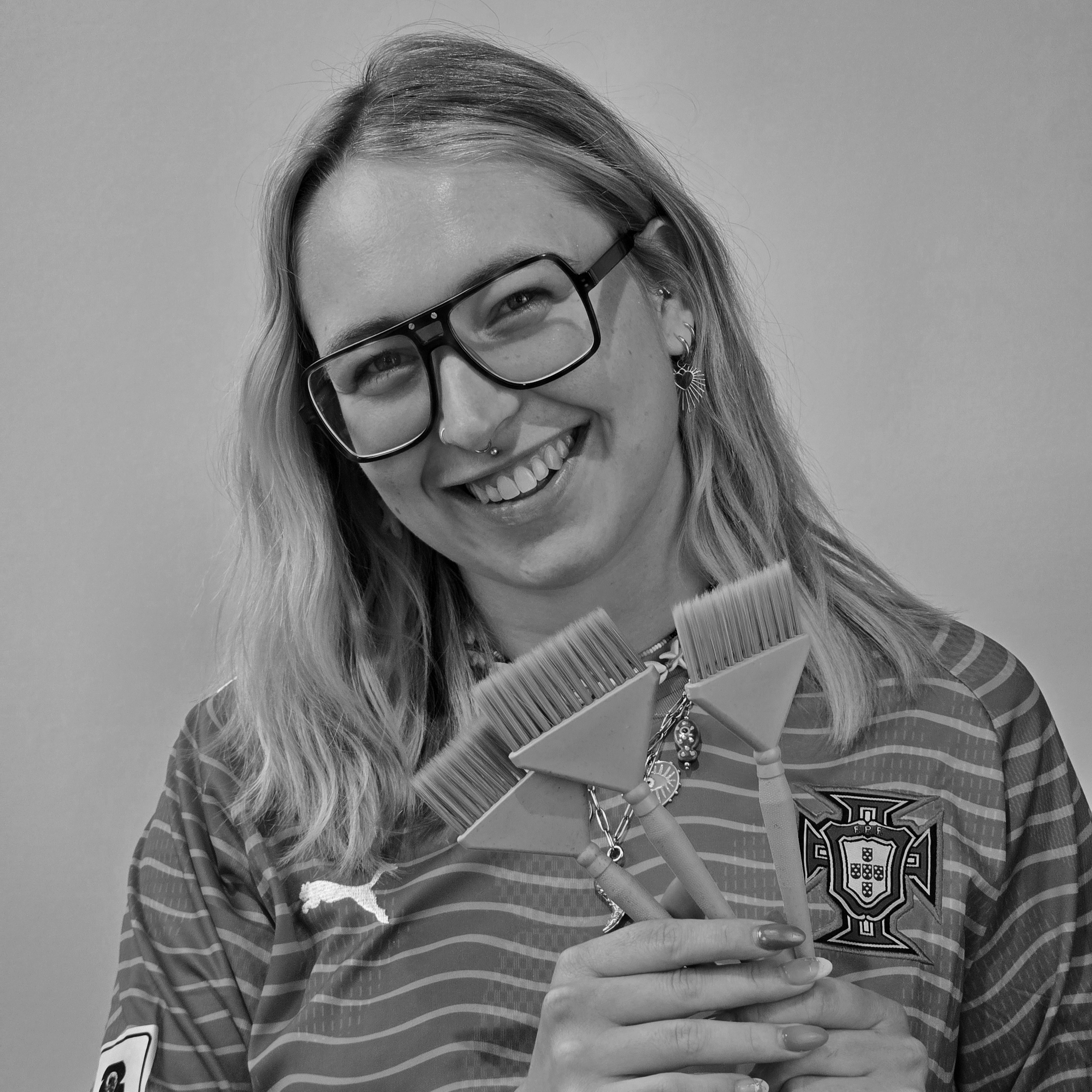 Mabelle, Stylist chez De Wakko Kapper Bruxelles. Expert en coupe à sec, techniques de couleur et coiffures créatives